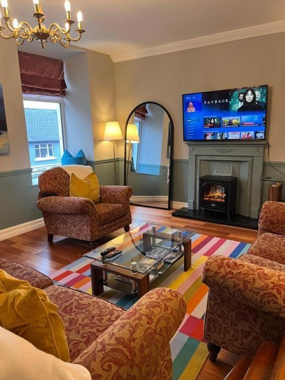 TV and multimedia, Living room, Seating area, Evening entertainment