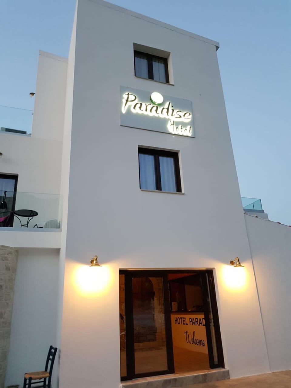 Facade/entrance