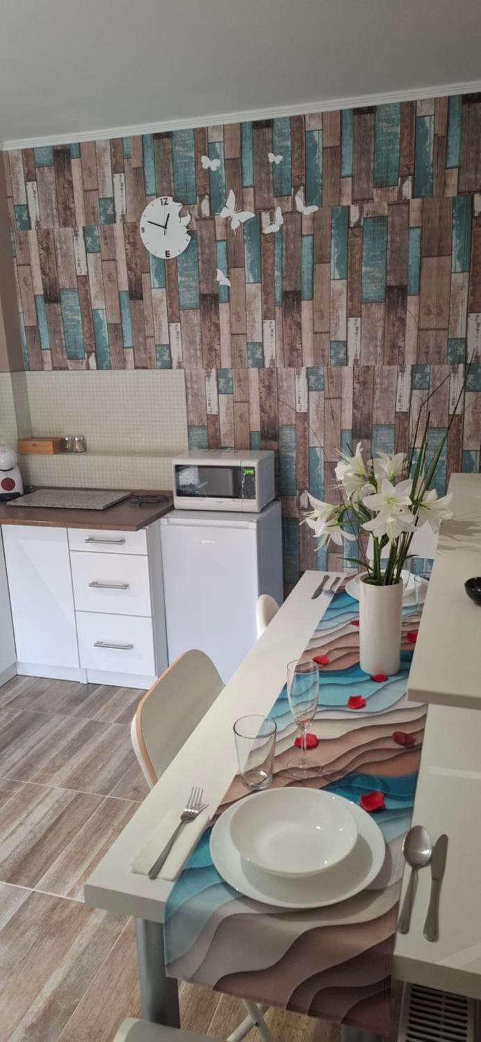 Dining area, kitchen