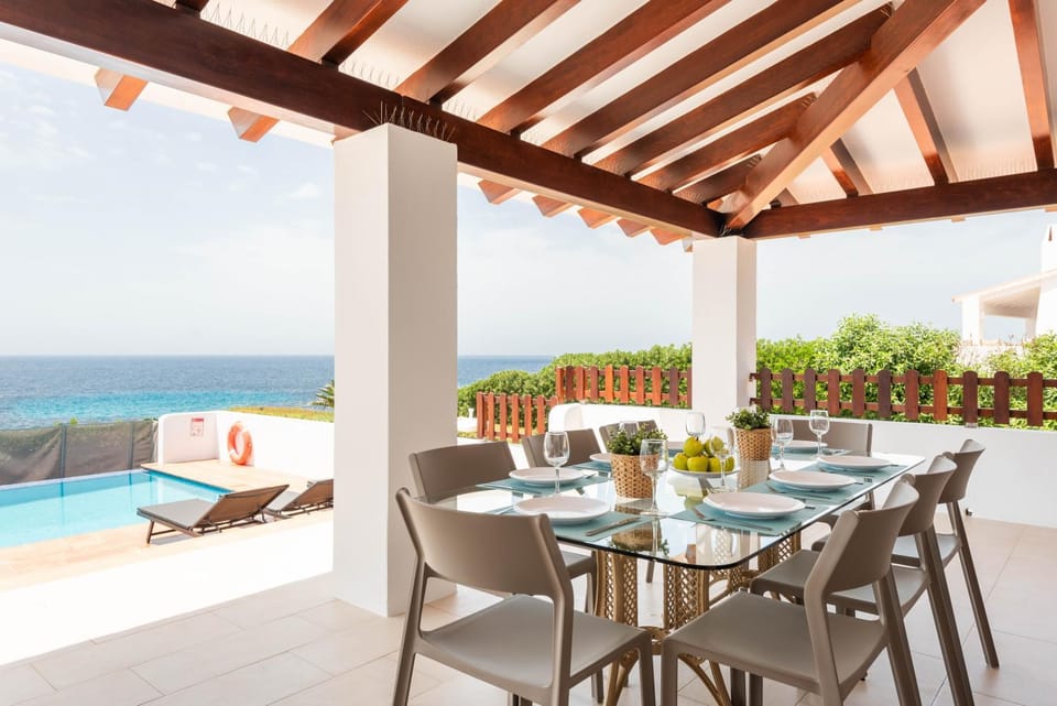Property building, Balcony/Terrace, Living room