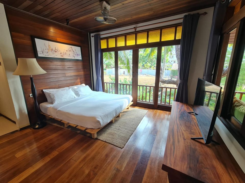 Bed, TV and multimedia