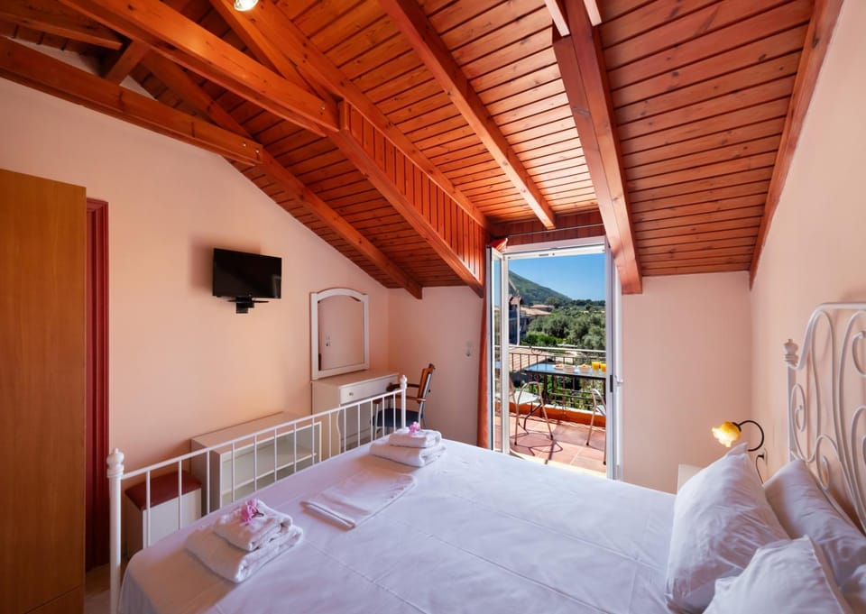 Bedroom, Mountain view