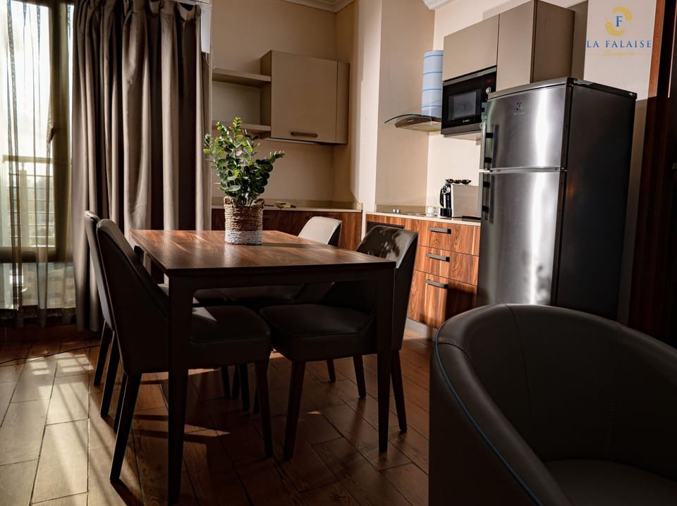 Kitchen or kitchenette, Living room, Dining area, oven, stove