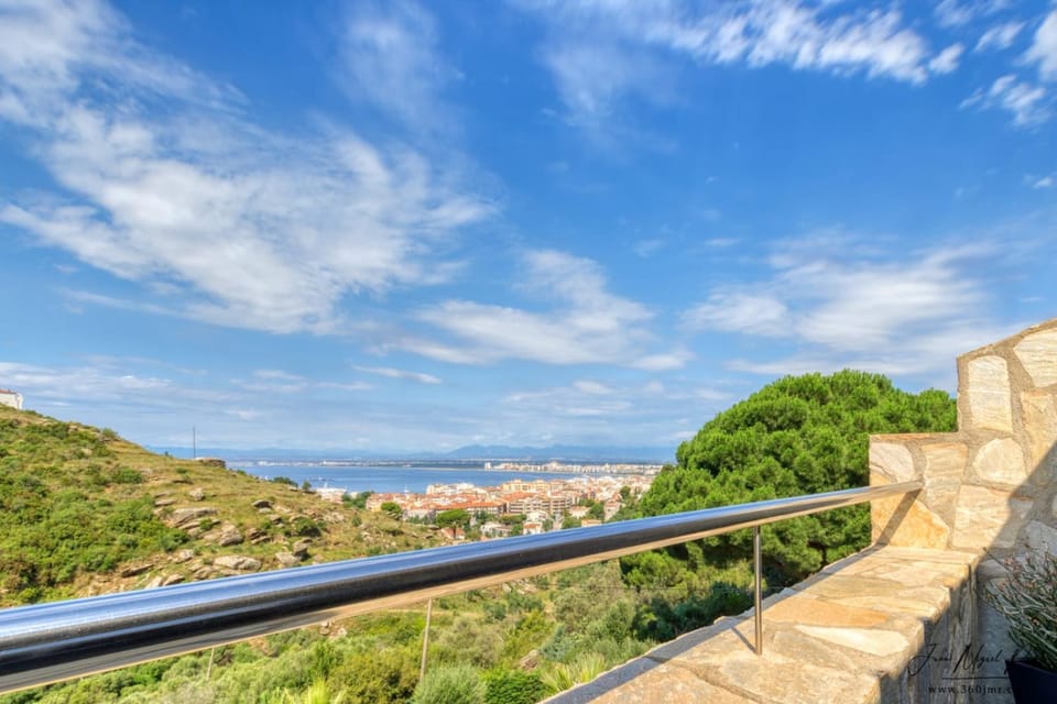Balcony/Terrace, Mountain view, Sea view