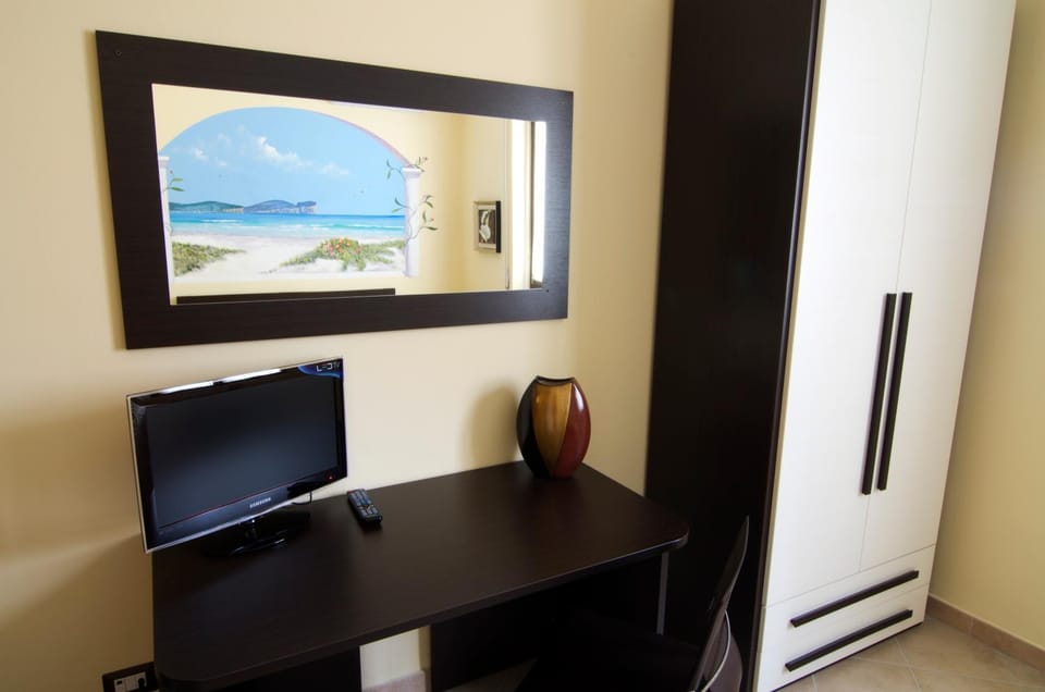 TV and multimedia, Decorative detail, Bedroom