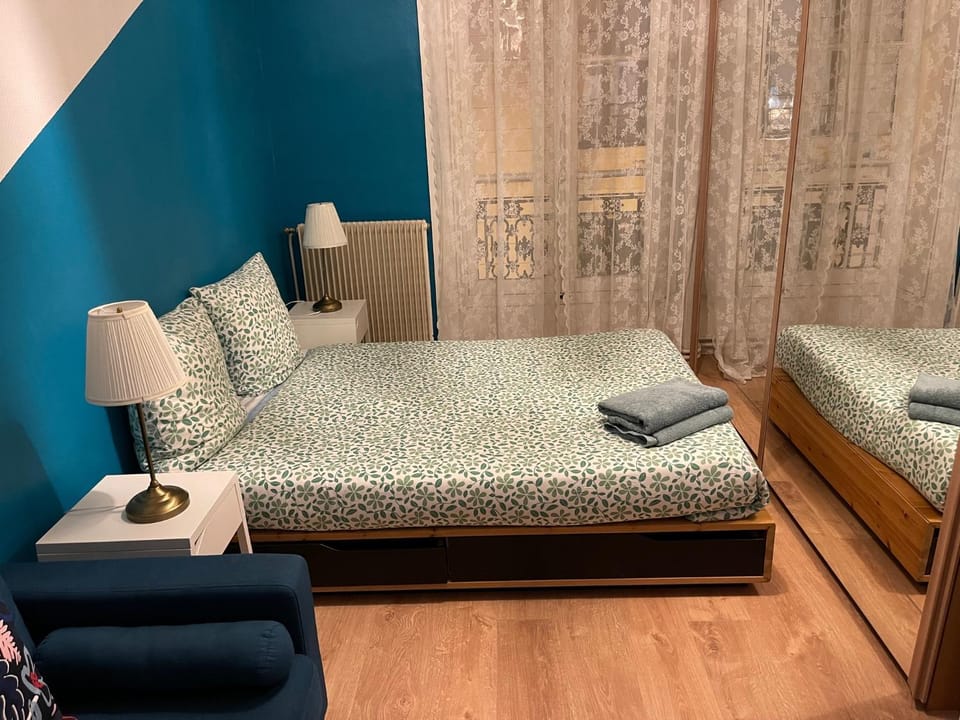 Bed, Photo of the whole room, Decorative detail, Bedroom, heating, internet, towels, wardrobe