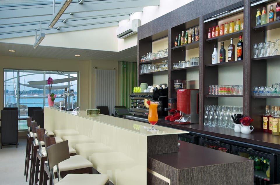 Lounge or bar, On site