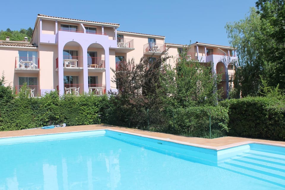 Property building, Day, Swimming pool