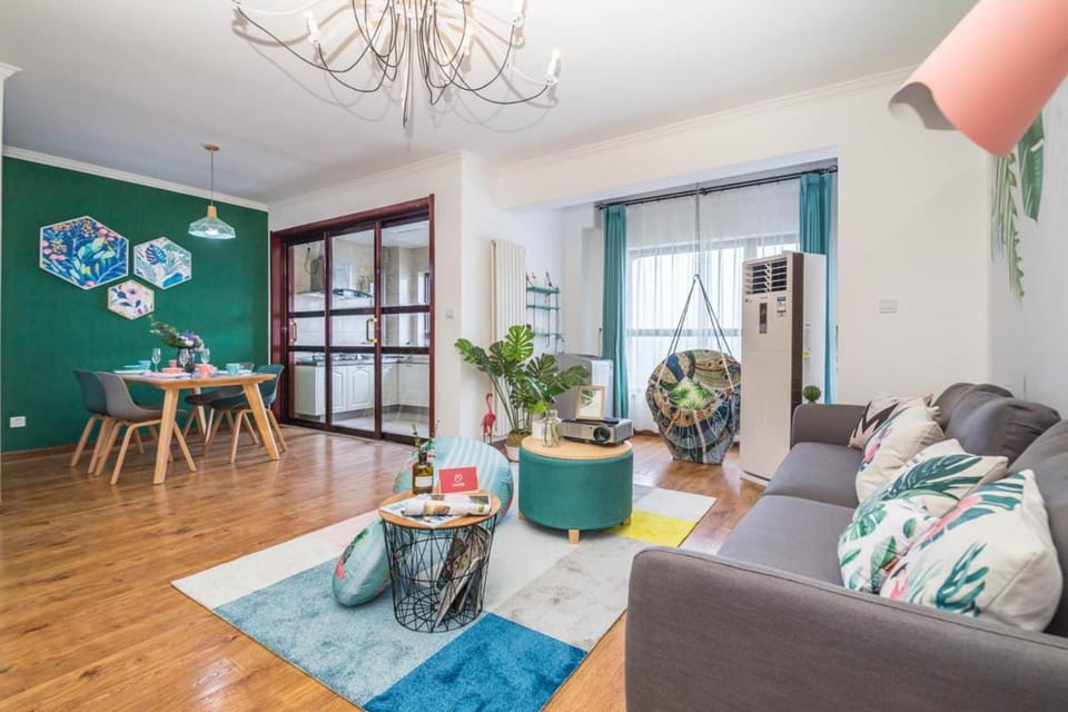 Zhengzhou Jinshui·Dongfeng Roadsubway Station· Locals Apartment 00160200 Hotel in China