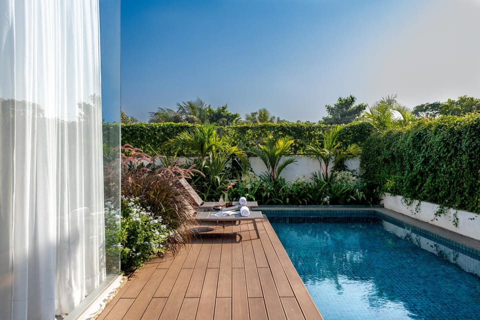 Balcony/Terrace, Swimming pool, Swimming pool, sunbed