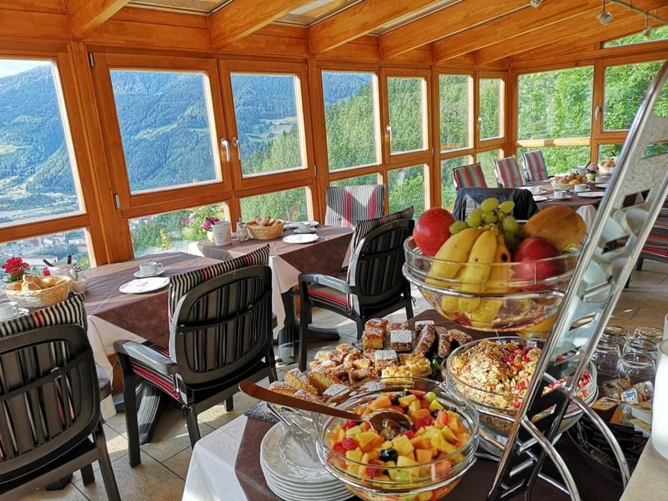 Breakfast, Continental breakfast, Buffet breakfast