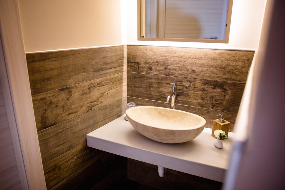 Bathroom, Decorative detail