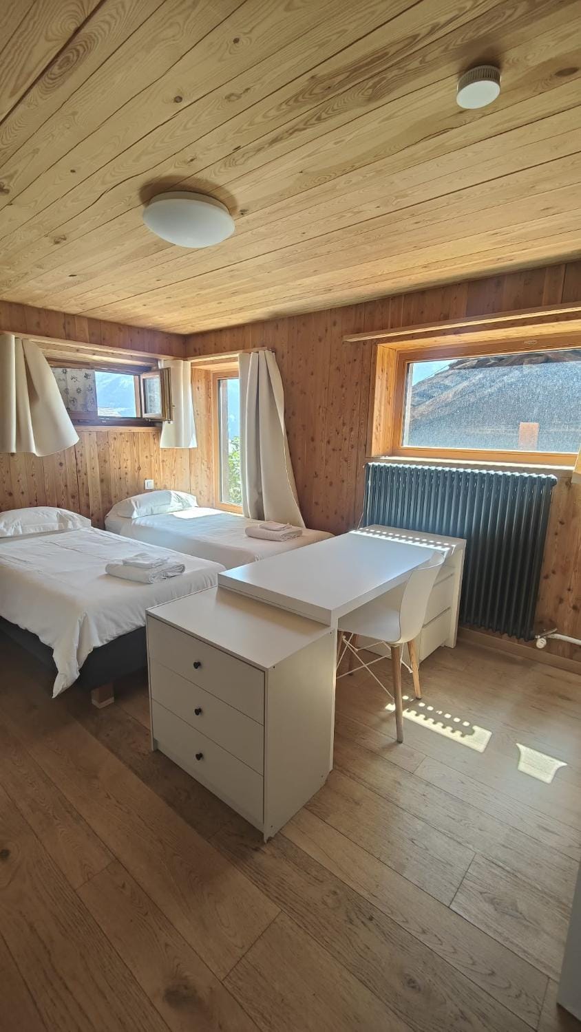 Bed, Photo of the whole room