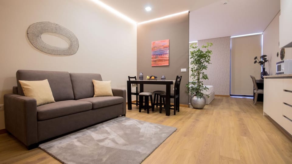 Coffee/tea facilities, Kitchen or kitchenette, Living room, Dining area