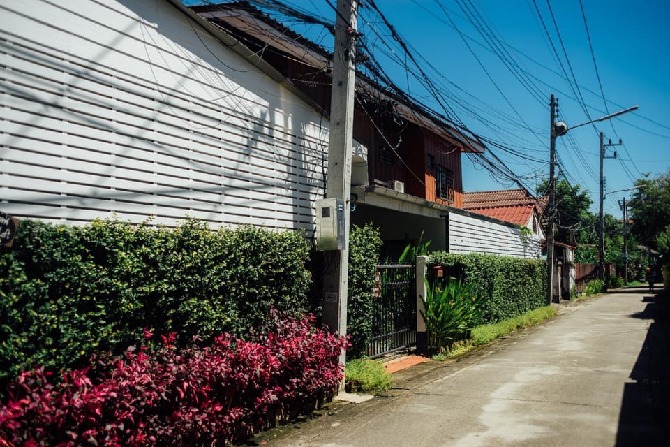 Property building, Patio, Nearby landmark, Staff, Communal lounge/ TV room, Facade/entrance, People, Neighbourhood, Natural landscape, Activities, Garden, Food and drinks, Guests, Area and facilities, Lunch, Location, group of guests, Family, fireplace, locker, locker, shuttle, laundry, laundry