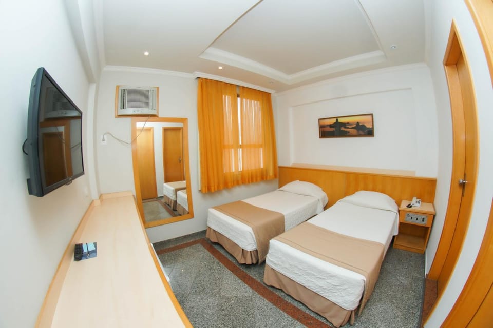 Bed, TV and multimedia, Bedroom