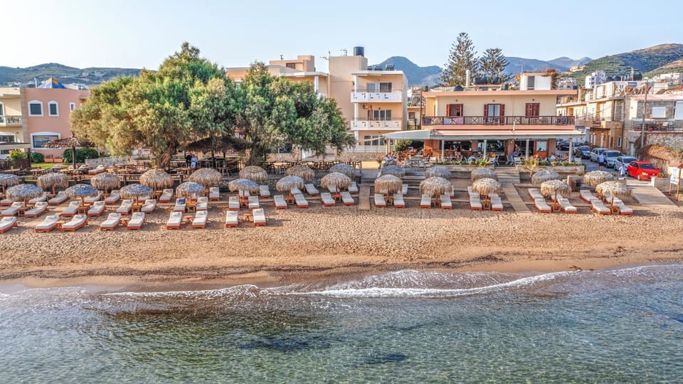 Property building, Day, Natural landscape, Beach, Beach, Sea view, sunbed