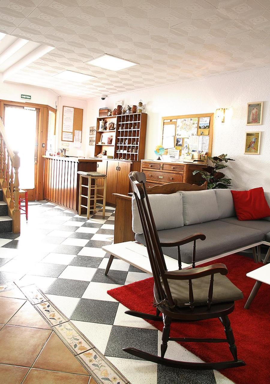 Communal lounge/ TV room, Library, Lobby or reception, Decorative detail, On site