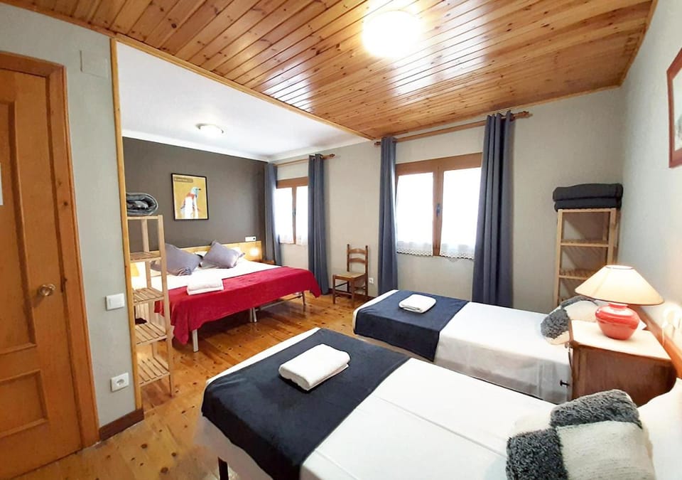 Bed, Photo of the whole room, Bedroom, On site