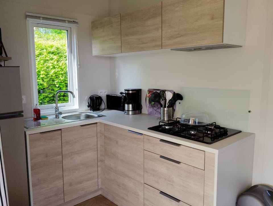 Coffee/tea facilities, stove, toaster