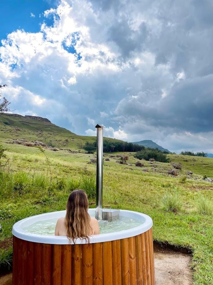 Spring, Day, Natural landscape, Hot Tub, Mountain view