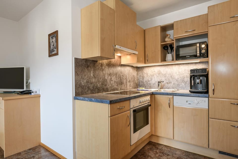 TV and multimedia, Balcony/Terrace, Kitchen or kitchenette, dishwasher, oven, stove