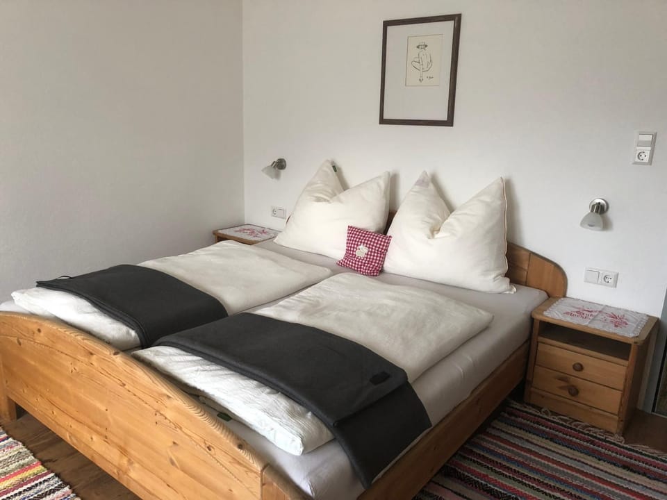 Bed, Bedroom, Mountain view