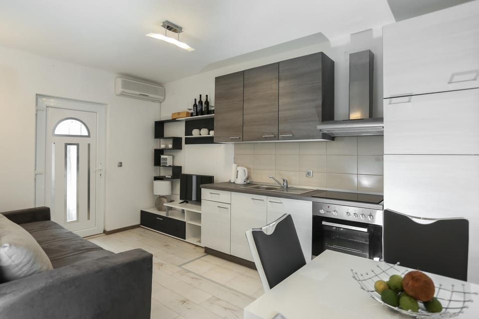 Kitchen or kitchenette, Living room, Seating area