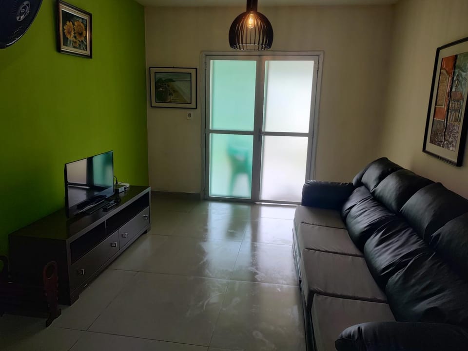 Cond Res Guaraciaba House in Bertioga