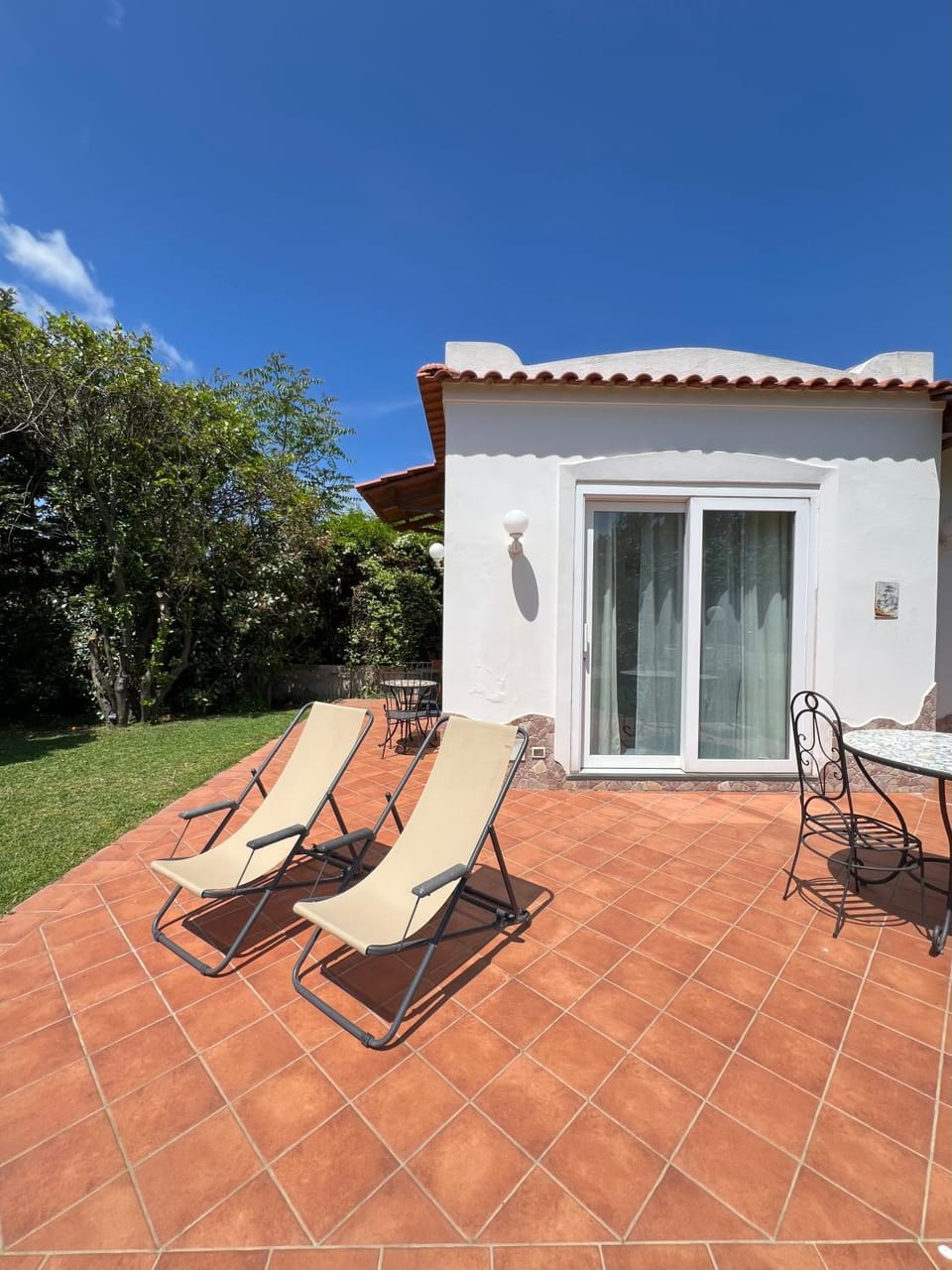 Patio, Day, Garden, Solarium, Balcony/Terrace, Garden view, sunbed