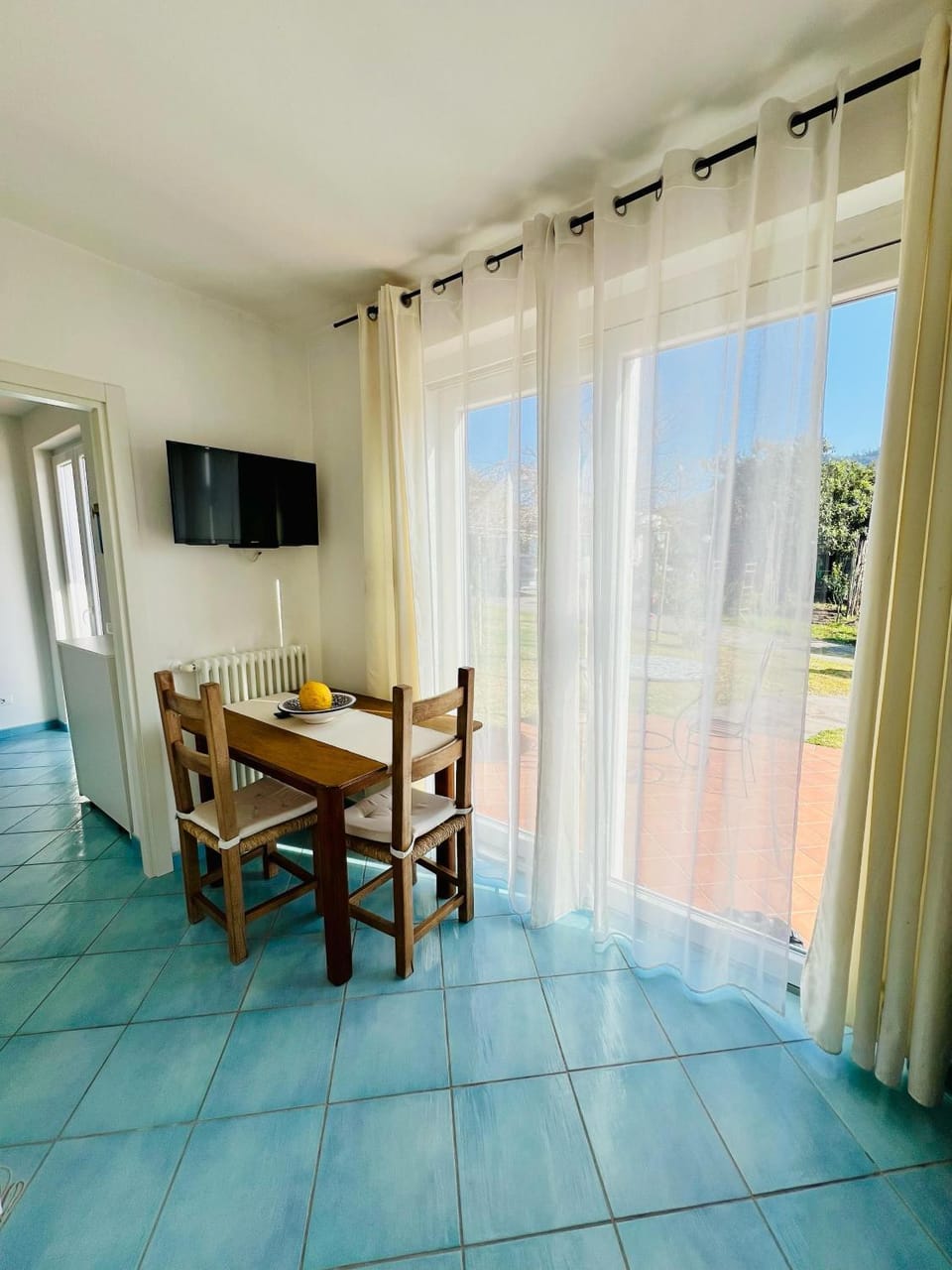 Seating area, Dining area