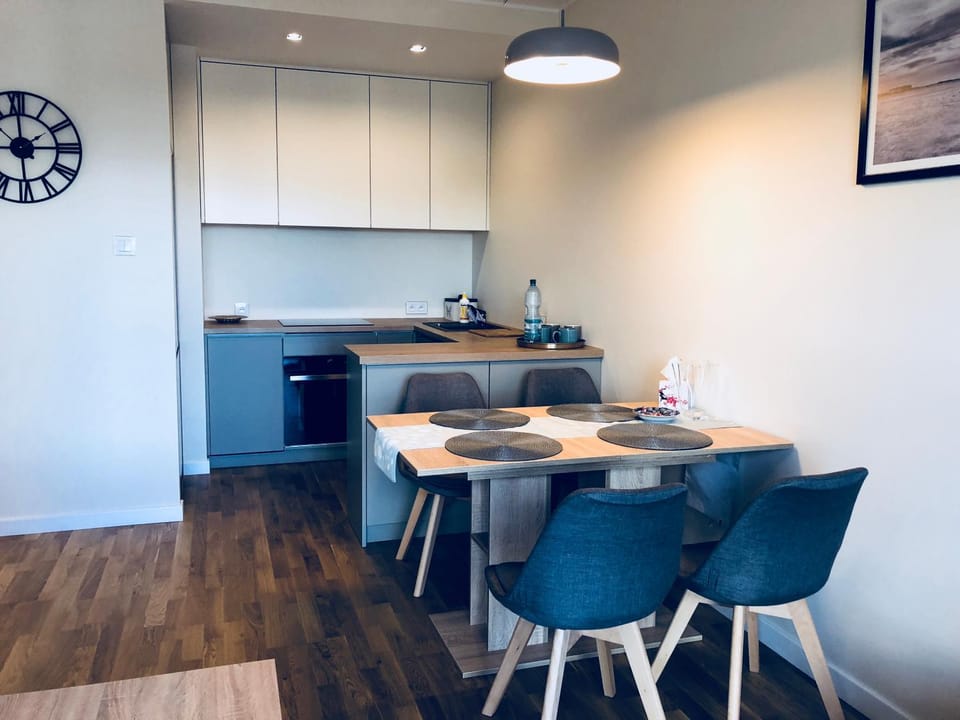 Kitchen or kitchenette, Photo of the whole room, Dining area
