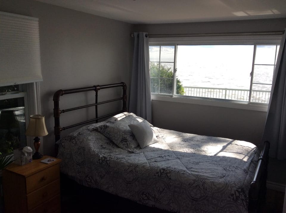 Bed, Bedroom, Lake view