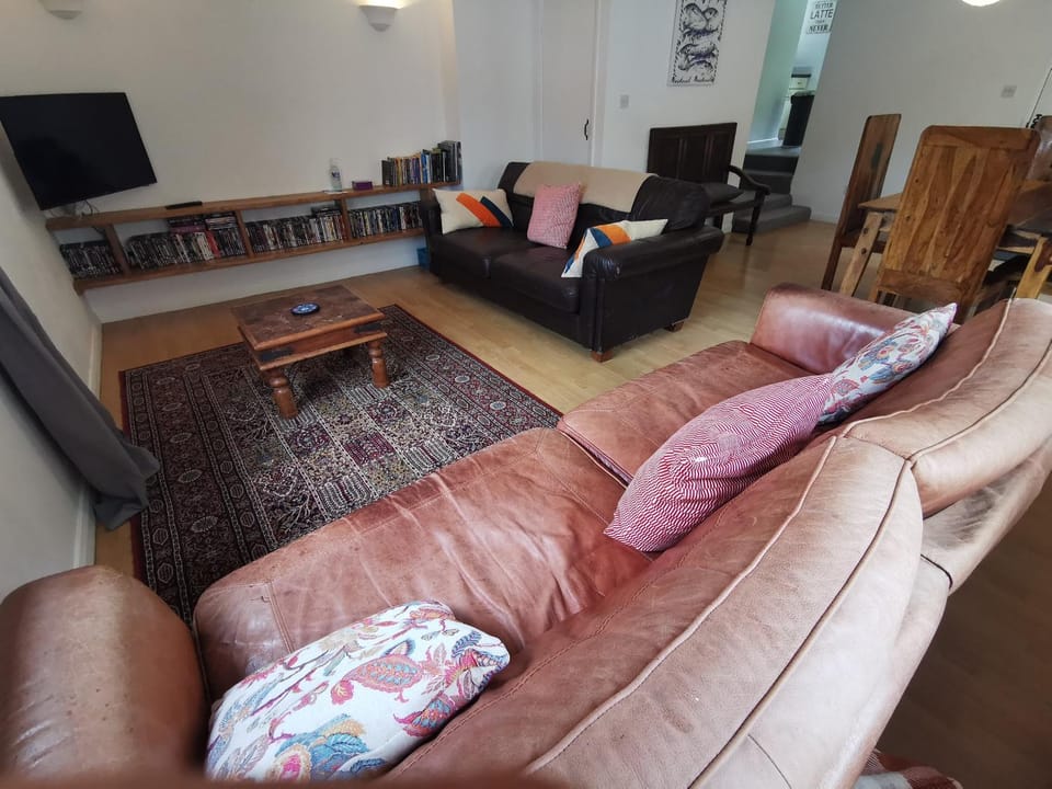 THE OLD RECTORY ROSE COTTAGE in Jacobstow 10 mins to Widemouth bay and Crackington Haven,Nearby Bude,Tintagel,Port Issac,Clovelly,PARKING FOR LARGE AND MULTIPLE VEHICLES House in England