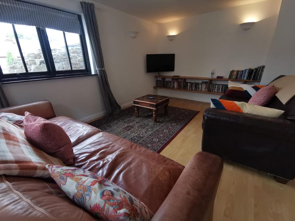 THE OLD RECTORY ROSE COTTAGE in Jacobstow 10 mins to Widemouth bay and Crackington Haven,Nearby Bude,Tintagel,Port Issac,Clovelly,PARKING FOR LARGE AND MULTIPLE VEHICLES House in England