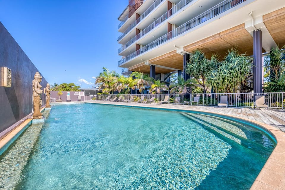 Property building, Swimming pool, Swimming pool