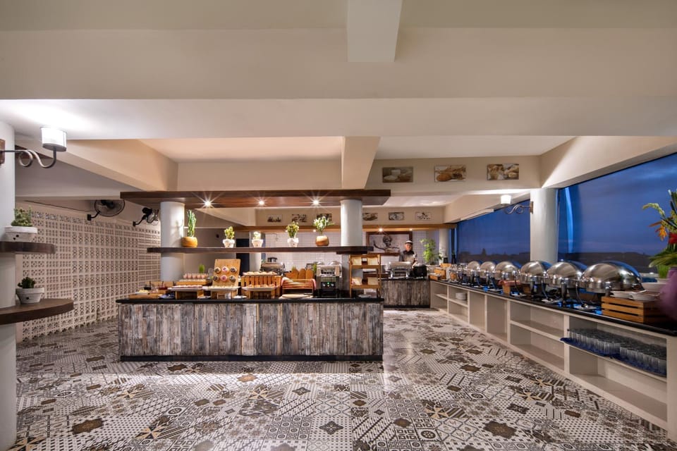 Restaurant/places to eat, Buffet breakfast