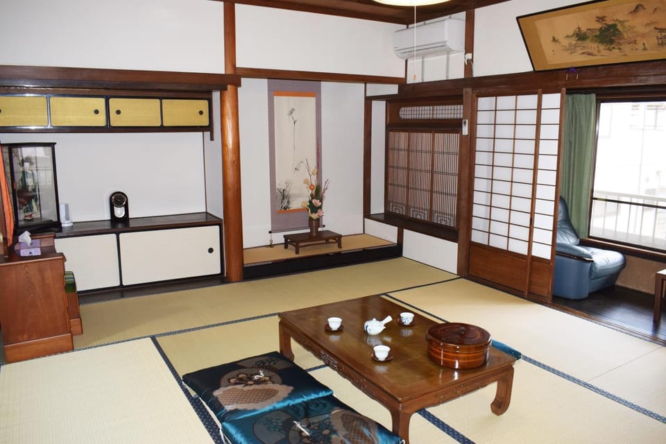 Share House Amigos Bed and Breakfast in Hiroshima Prefecture