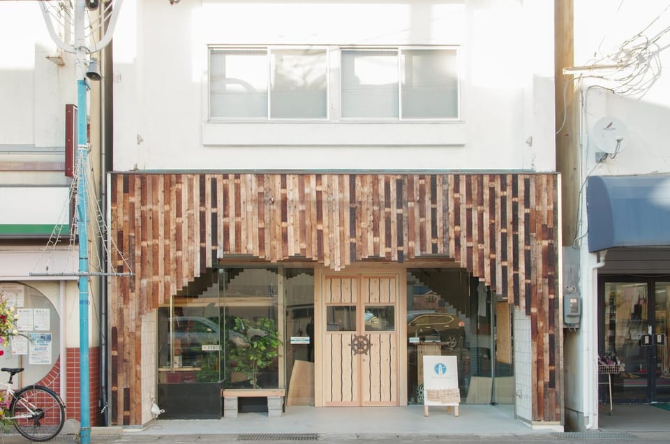 Facade/entrance