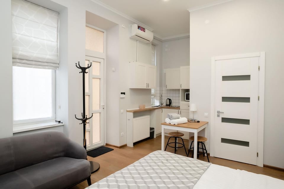 Kitchen or kitchenette, Living room, Seating area, Dining area, Bedroom