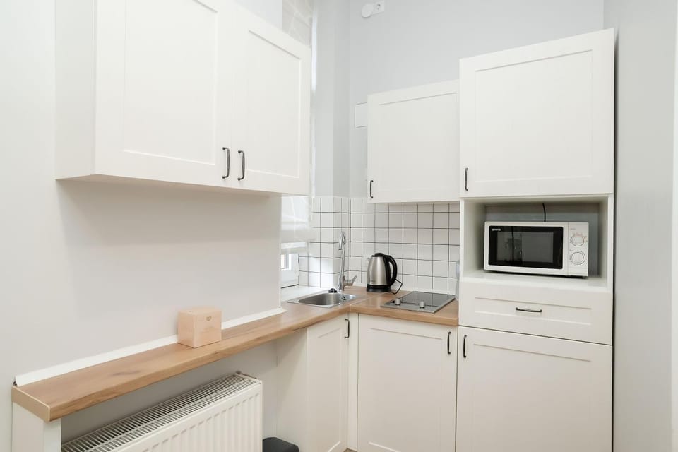 Coffee/tea facilities, Kitchen or kitchenette, microwave, stove