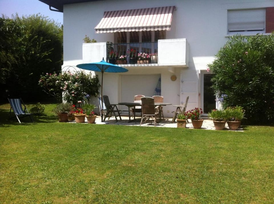 Facade/entrance, Garden view