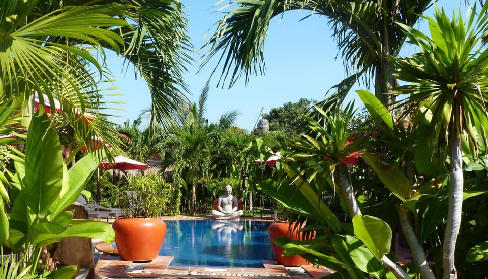 Garden, Area and facilities, Swimming pool