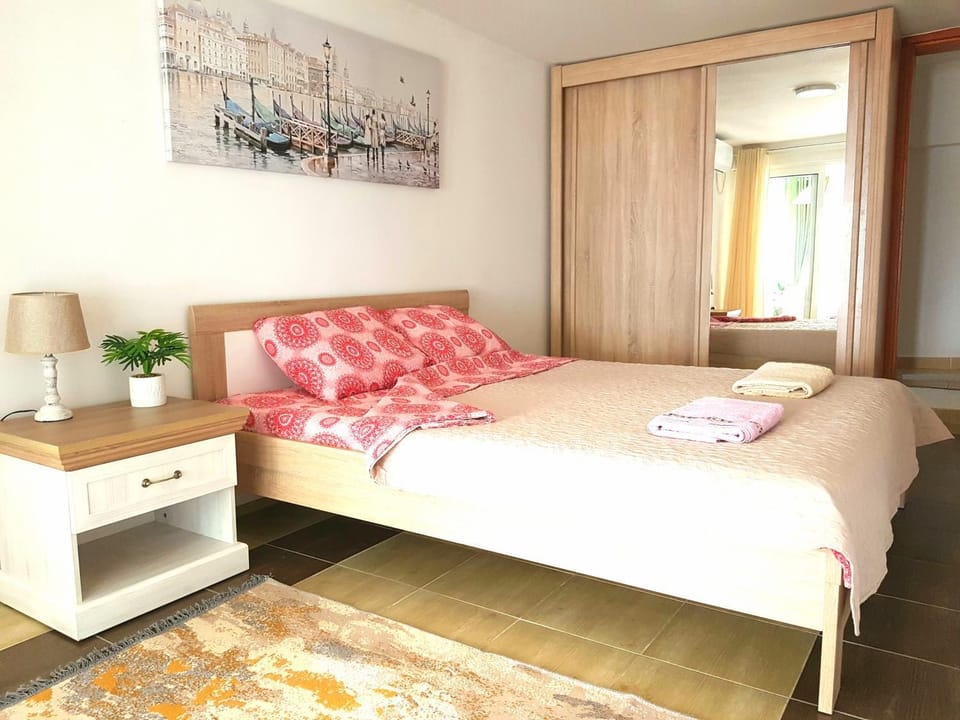 Bed, Photo of the whole room