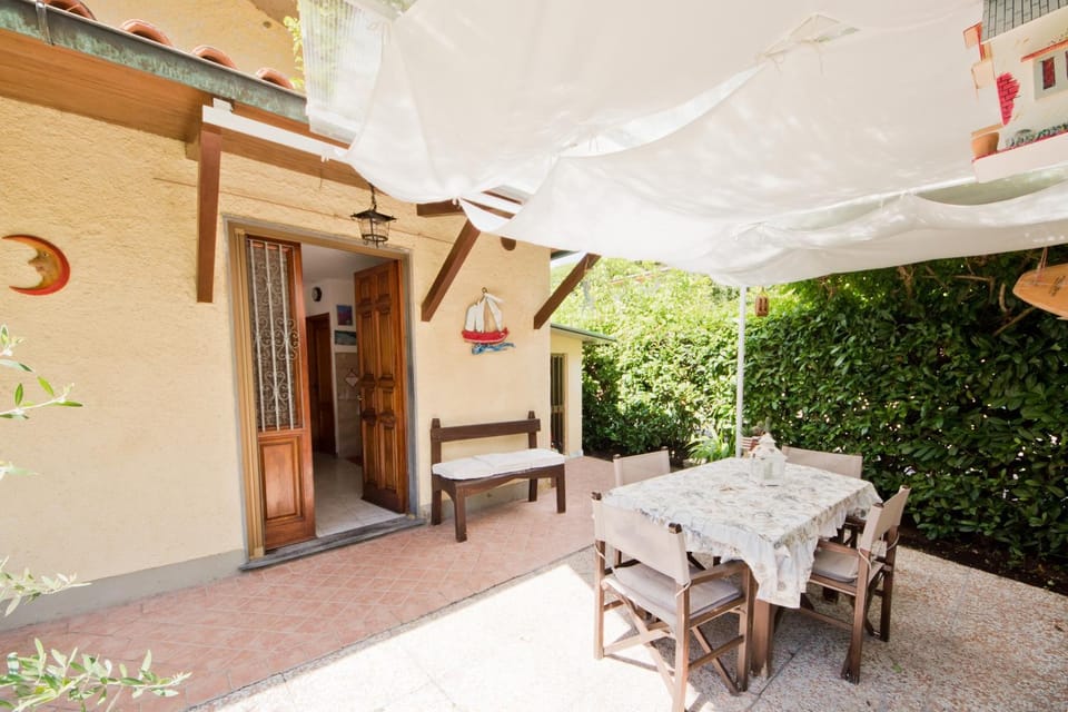 Patio, Facade/entrance
