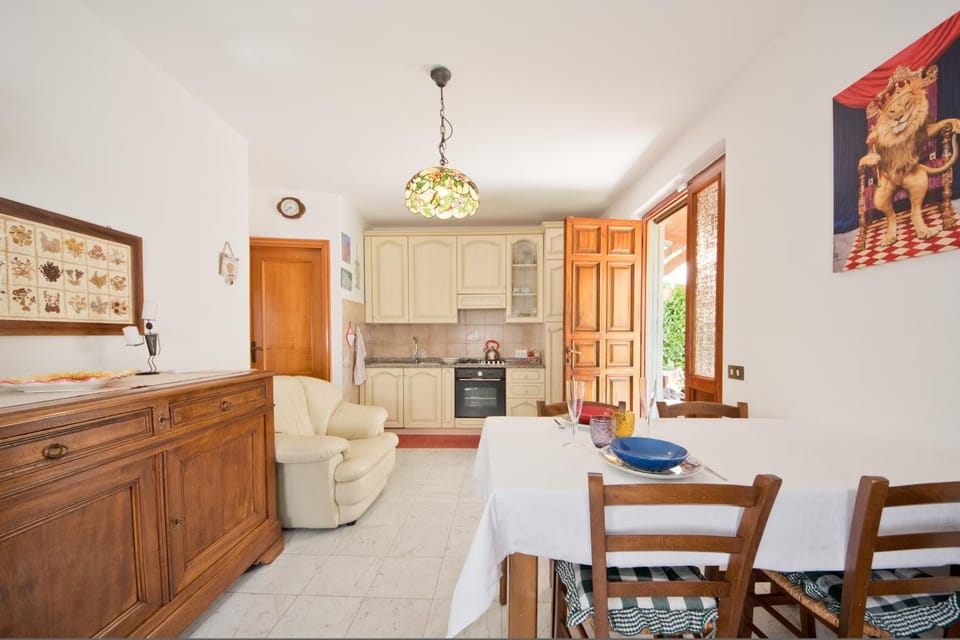 Kitchen or kitchenette, Living room, Seating area