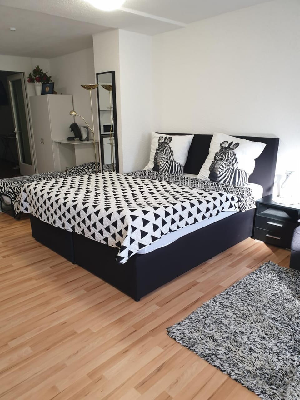 Bed, Photo of the whole room