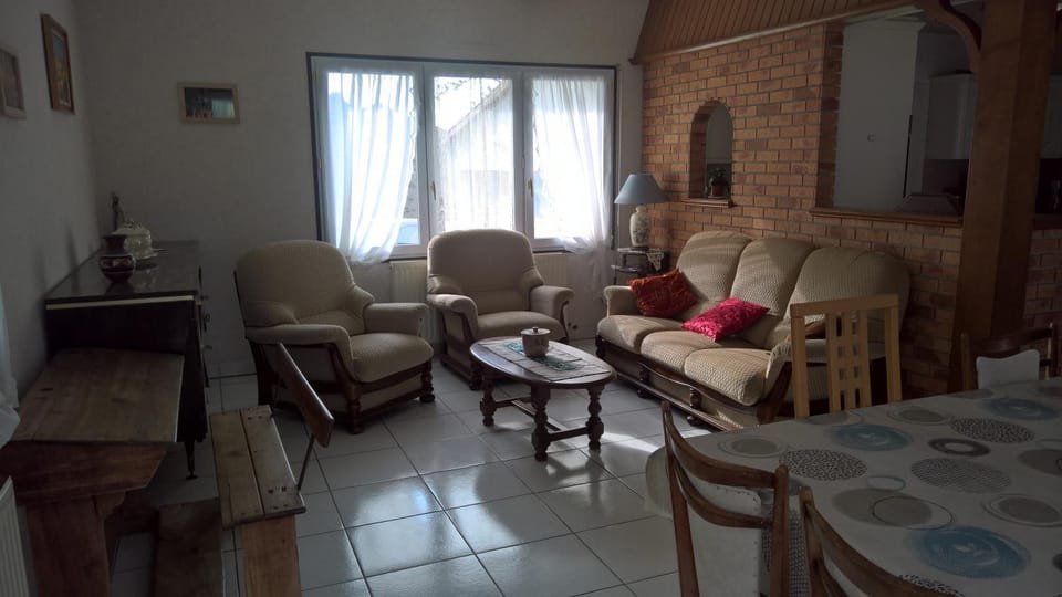 Coffee/tea facilities, Living room, Dining area