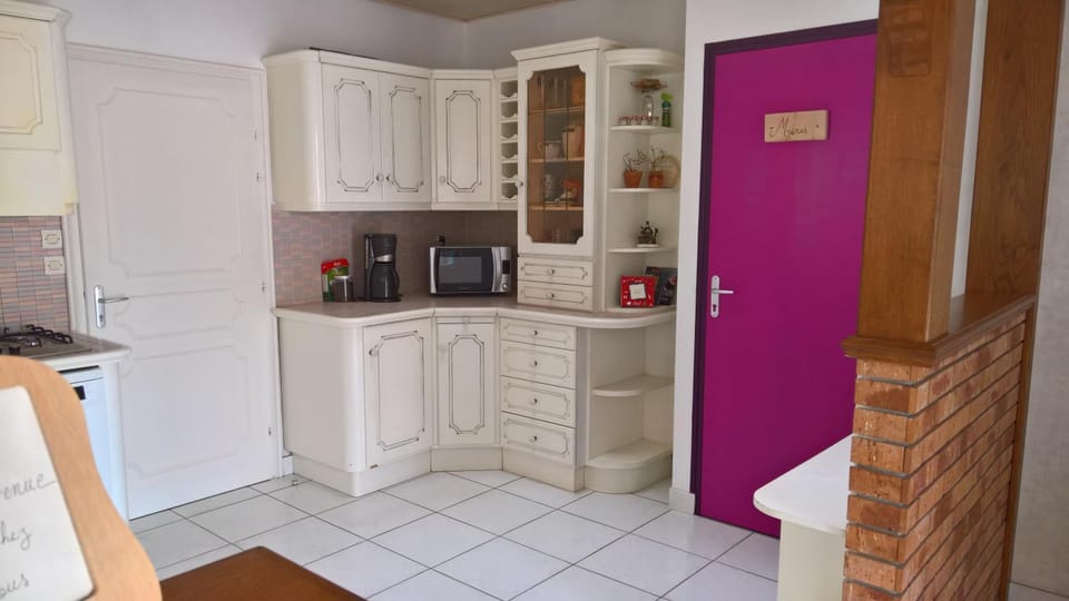 Kitchen or kitchenette, Bedroom
