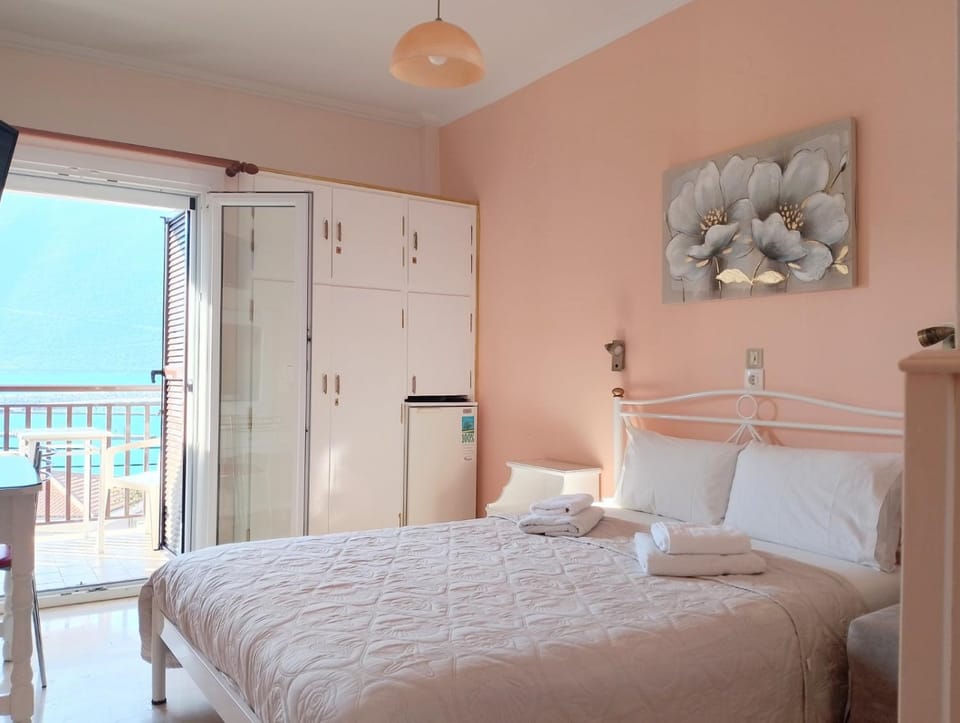 Bed, Bedroom, towels, wardrobe